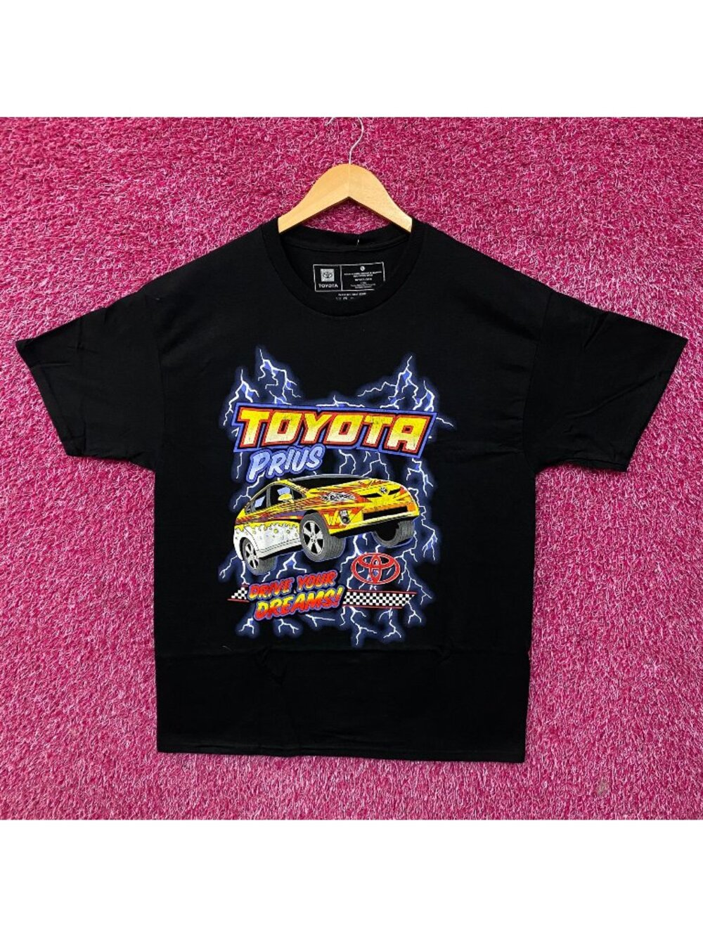 Toyota Prius "Drive Your Dreams" Graphic Tee Large